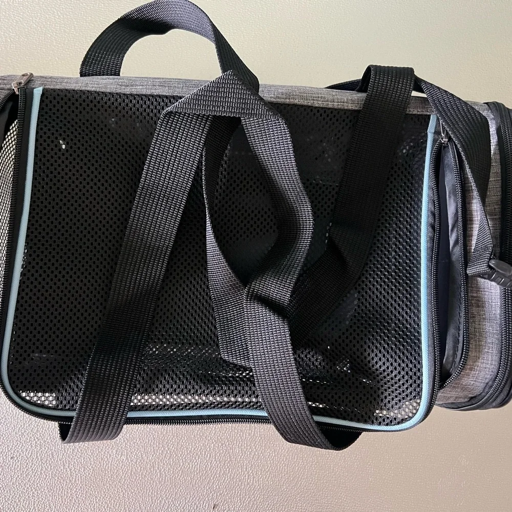 Dog/cat carrier. Grey. NEW Size: S-M